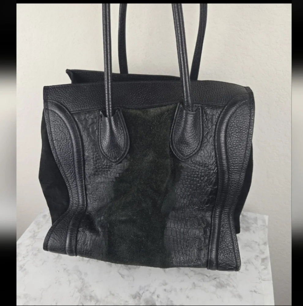 Chic Black Croc-Embossed Tote Bag - Picture 2 of 10